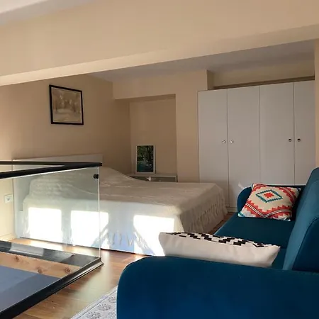 Jon's Duplex Apartman